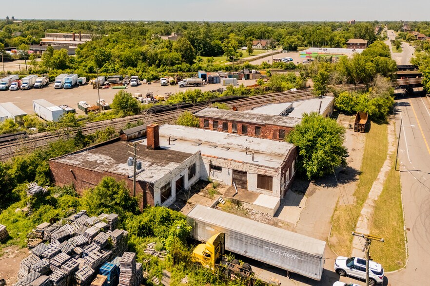 More Photos Of 1059 W Grand Blvd, Detroit Warehouse For Sale