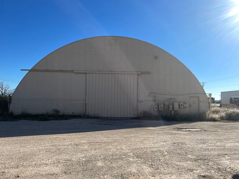 More Photos Of 103 E 1st St, Idalou Warehouse For Sale