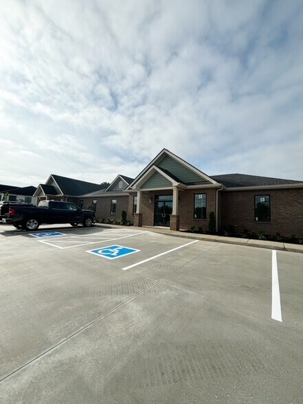More Photos Of 2678 Townsend Ct, Clarksville Medical For Lease