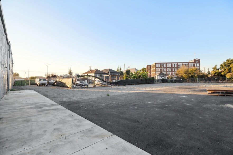 More Photos Of 1000 Calcot Pl, Oakland Warehouse For Lease
