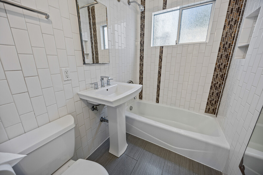 More Photos Of 502 Westminster ave, Venice Apartments For Sale