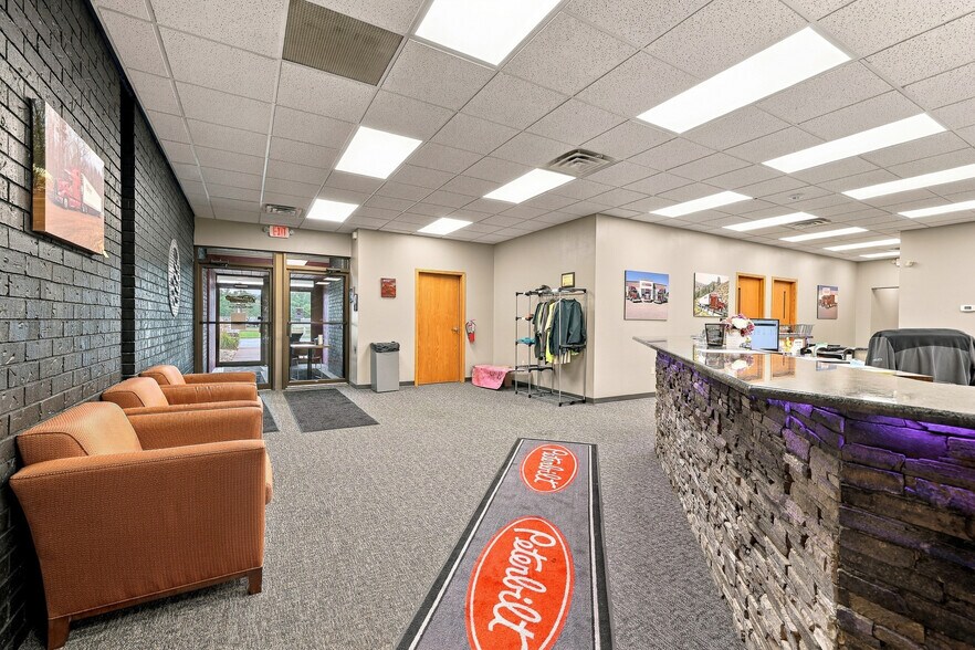 More Photos Of 2321 W Grand Ave, Wisconsin Rapids Office For Sale