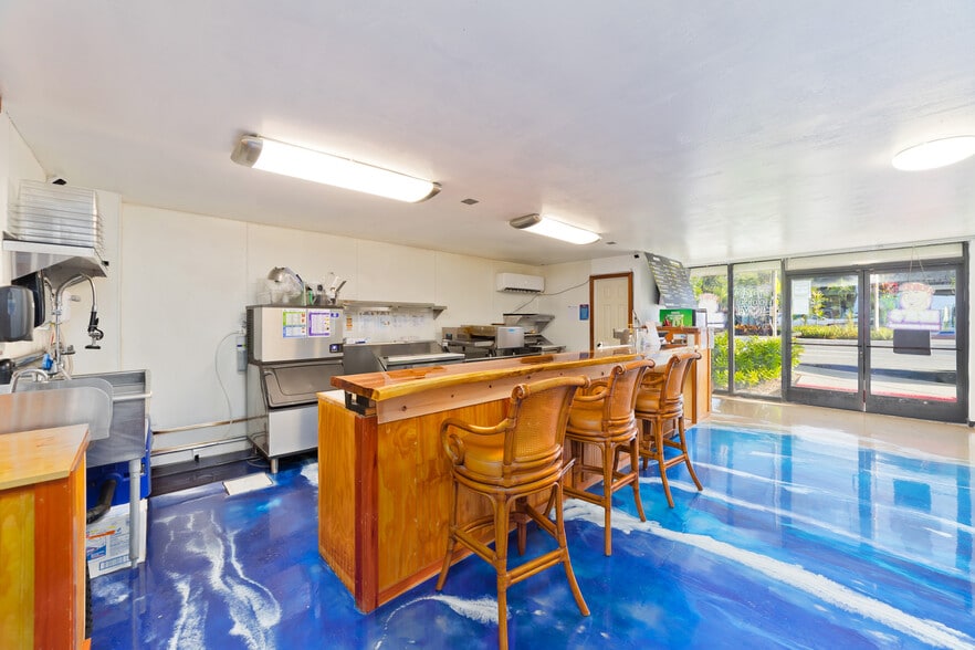 More Photos Of 76-6246 Ali'i Dr, Kailua Kona Hotel For Sale