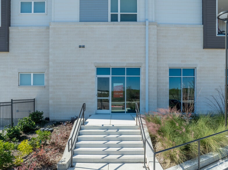 More Photos Of 120 Boselli Way, Georgetown Apartments For Lease