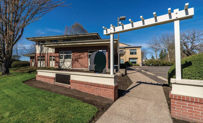 More Photos Of 939 Willagillespie Rd, Eugene Medical For Lease