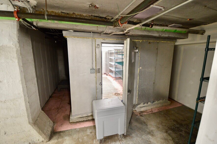 More Photos Of 535 Madison Ave, Covington Office For Lease