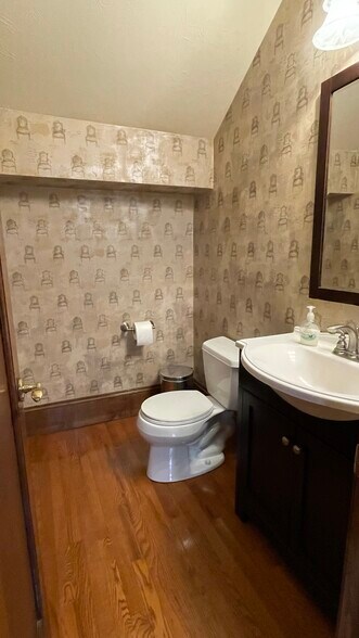 More Photos Of 215 W Alisal St, Salinas Office For Lease