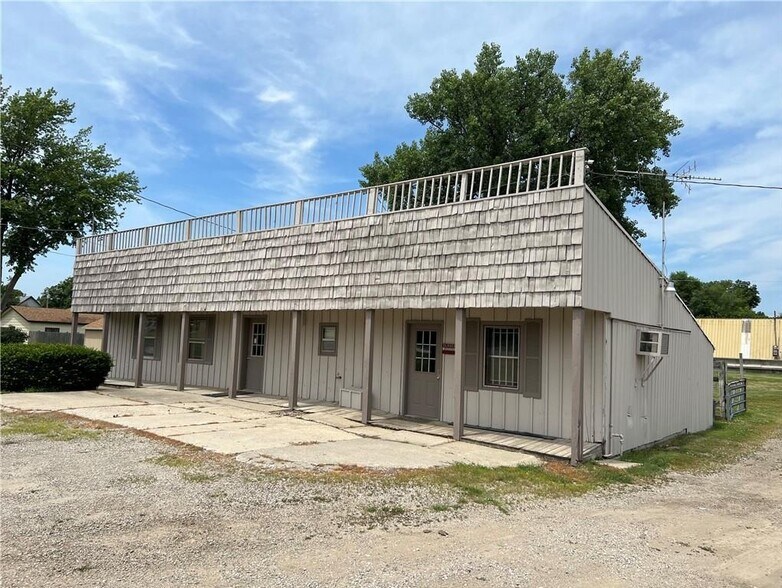 More Photos Of 1000-1004 1st Ave E, Newton Warehouse For Sale