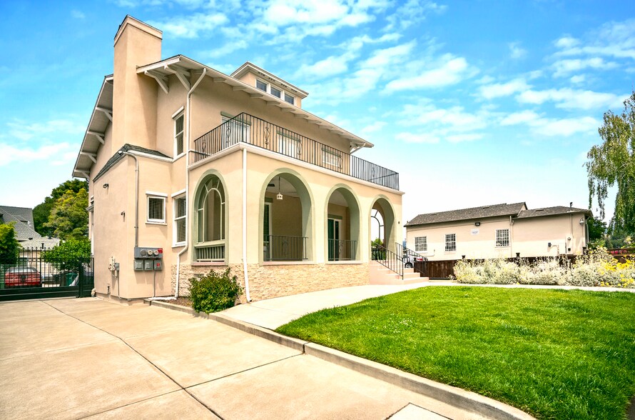 More Photos Of 435 Vernon St, Oakland Specialty For Sale