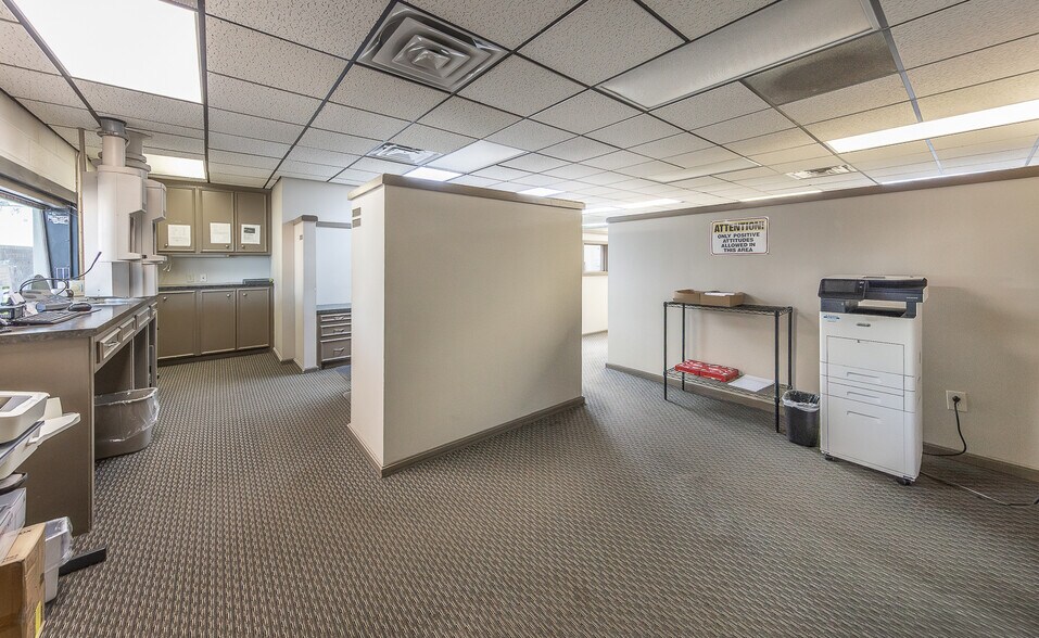 More Photos Of 2599 74th St, Lubbock Office For Sale