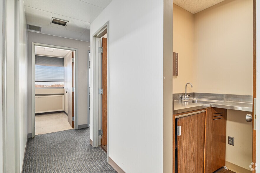 More Photos Of 11201 Shaker Blvd, Cleveland Medical For Lease