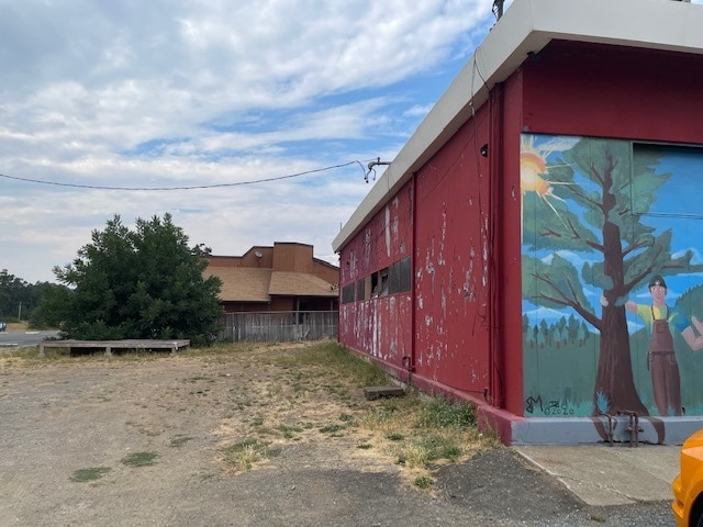 More Photos Of 45010 US-101, Laytonville Storefront Retail Office For Sale