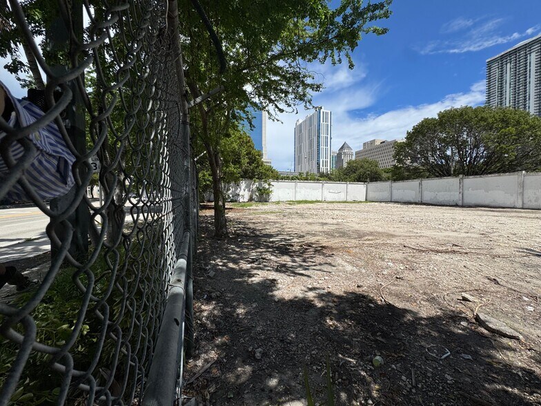 More Photos Of 201 SW 2nd Ave, Miami Land For Lease