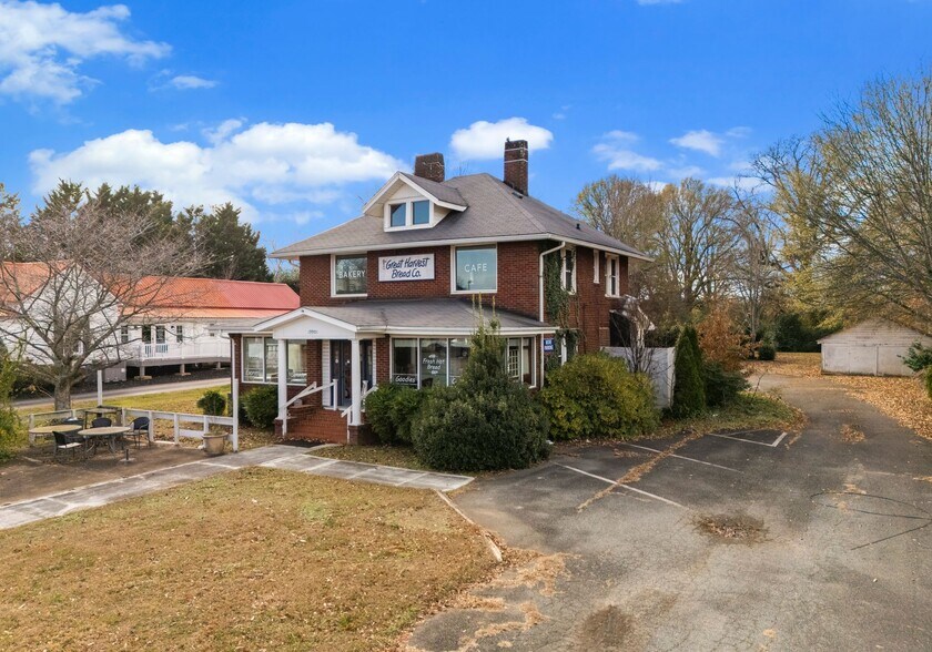 More Photos Of 19901 S Main St, Cornelius Freestanding For Sale