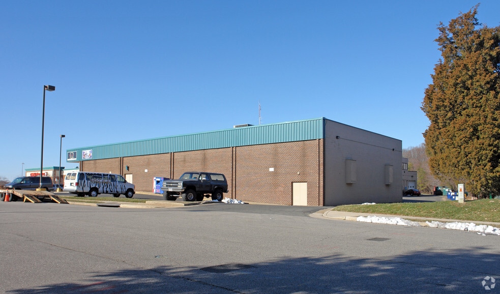 More Photos Of 4320-4340 Dale Blvd, Woodbridge Freestanding For Lease