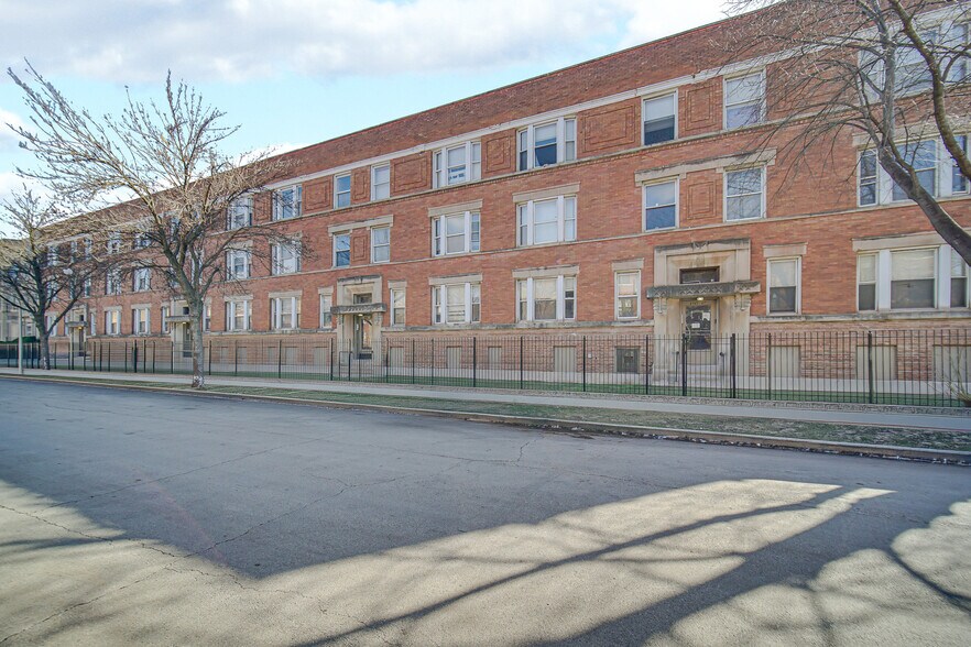 Primary Photo Of 4533-4547 S Calumet Ave, Chicago Apartments For Sale