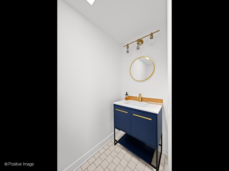 More Photos Of 1817 Church St, Evanston Loft Creative Space For Sale