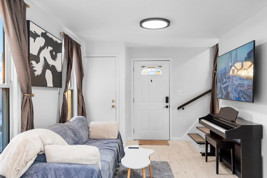 More Photos Of 17-19 Silver Ln, East Hartford Apartments For Sale