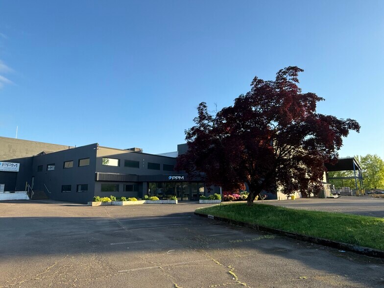 More Photos Of 500 E Illinois St, Newberg Manufacturing For Sale