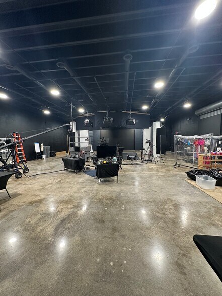 More Photos Of 3055-3075 SW 28th St, Miami Warehouse For Sale