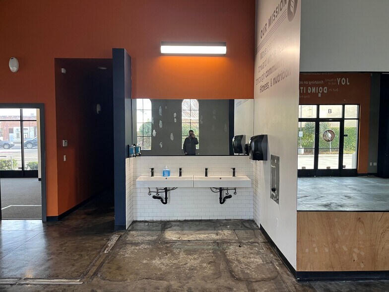 More Photos Of 120 E F St, Oakdale General Retail For Lease