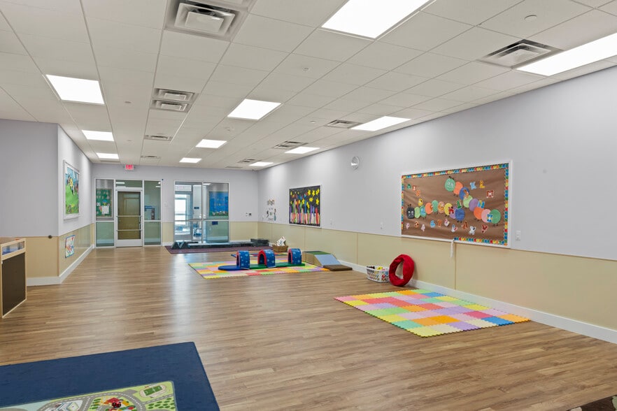 More Photos Of 42525 Tall Cedars Pkwy, Chantilly Schools For Lease