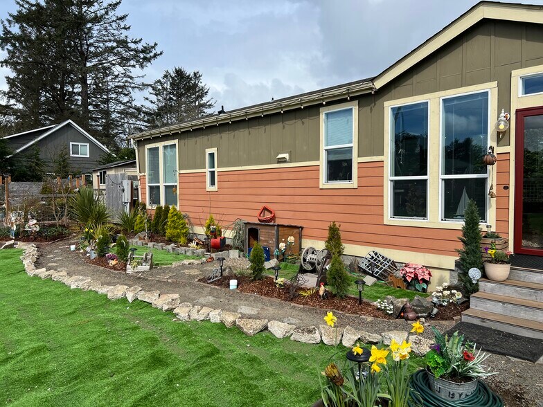 More Photos Of 1311 Bay Ave, Ocean Park General Retail For Sale