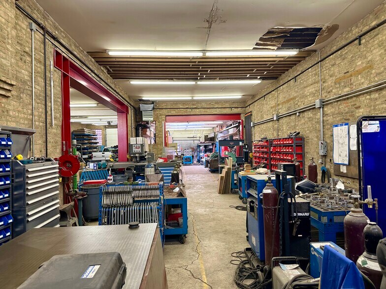 More Photos Of 1908 N Milwaukee Ave, Chicago Manufacturing For Sale