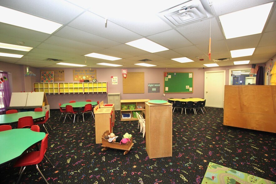 More Photos Of 3421 E Walnut St, Pearland Daycare Center For Sale