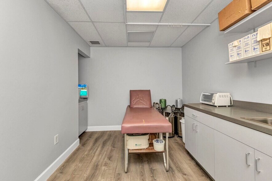 More Photos Of 2525 Harbor Blvd, Port Charlotte Medical For Sale