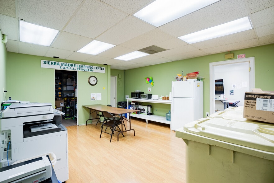 More Photos Of 370 W Sierra Madre Blvd, Sierra Madre Storefront For Lease