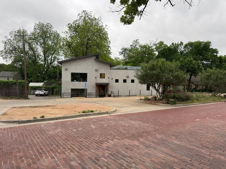 More Photos Of 4319 Camp Bowie Blvd, Fort Worth Medical For Sale