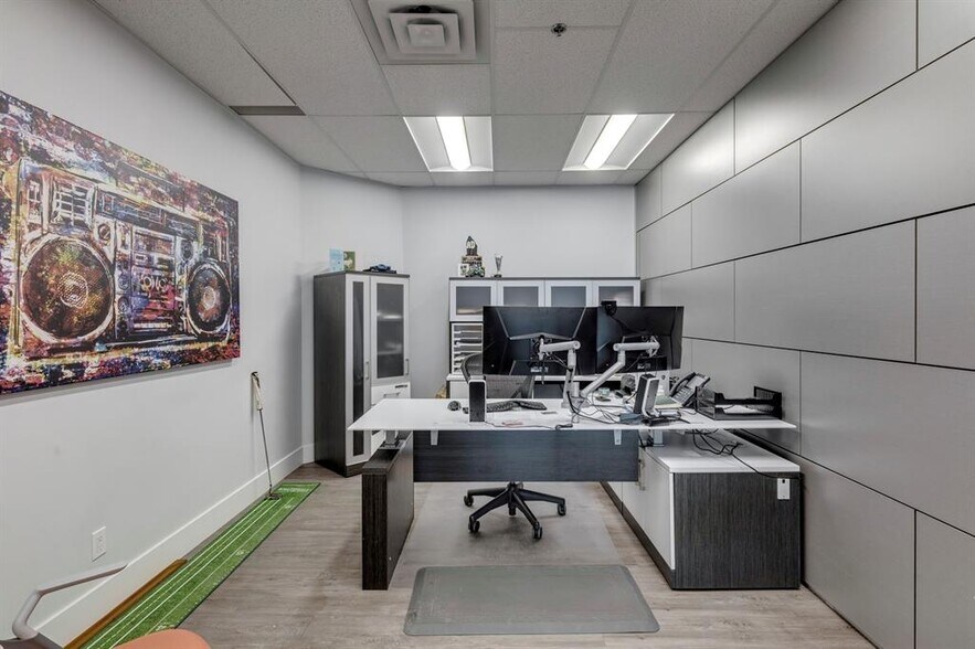 More Photos Of 2903 Kingsview Blvd SE, Airdrie Showroom For Sale