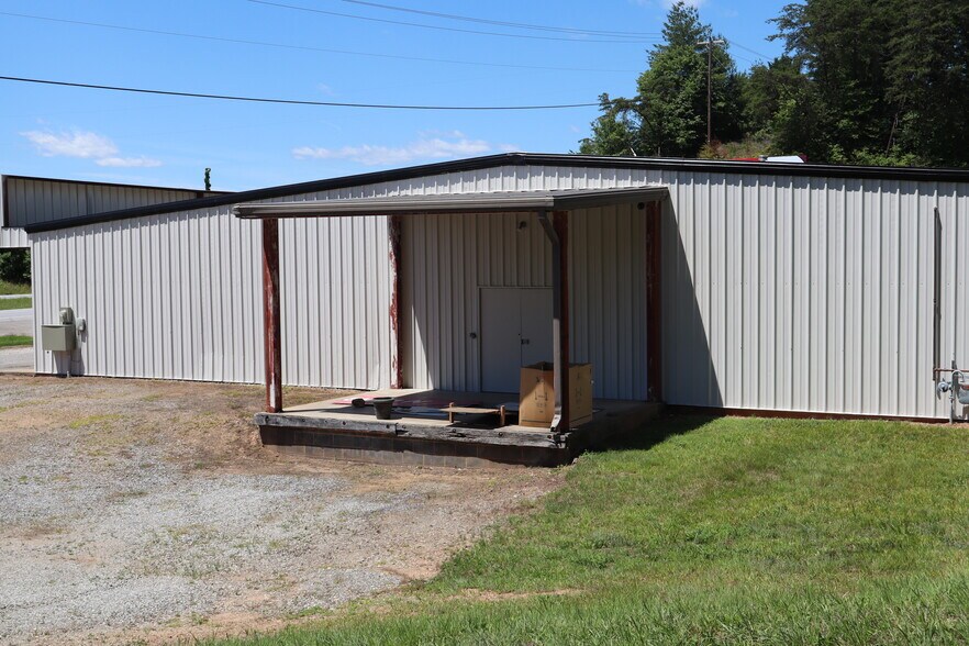 More Photos Of 5766 W US Highway 421, Wilkesboro Warehouse For Lease