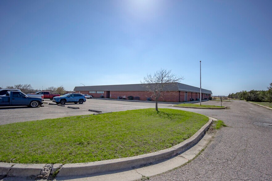 More Photos Of 1400 N Kennedy Ave, Shawnee Office For Sale