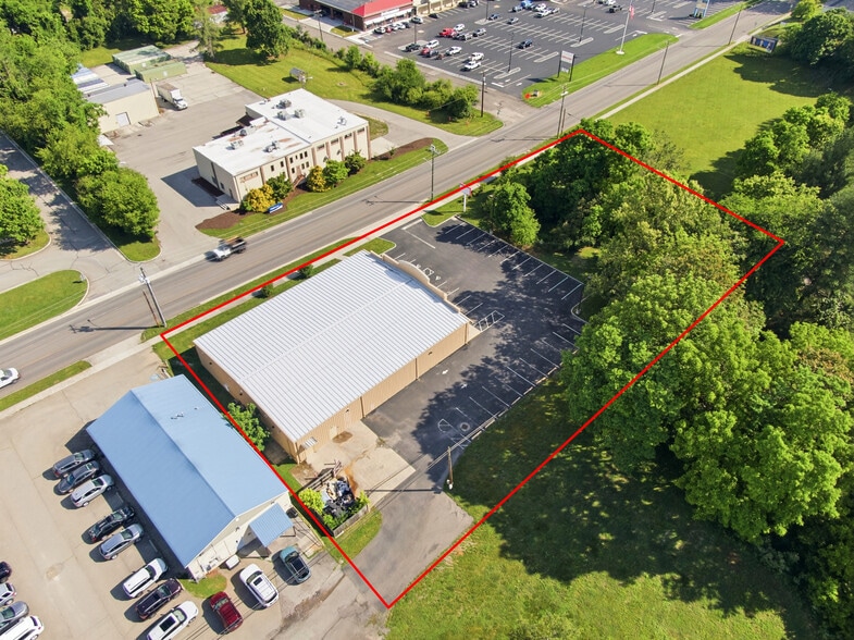 More Photos Of 800 W Main St, Radford Freestanding For Sale