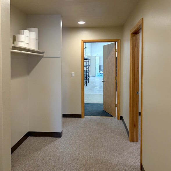 More Photos Of 7479-7491 Cahill Rd, Edina Showroom For Sale