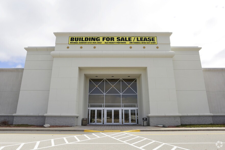More Photos Of 5600 Harvey St, Muskegon Department Store For Sale
