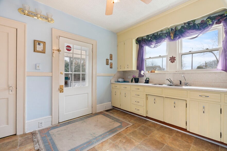 More Photos Of 106 Memorial Dr, Greer Medical For Sale