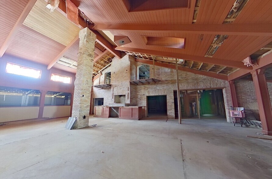 More Photos Of 610 N Navy Blvd, Pensacola Freestanding For Lease