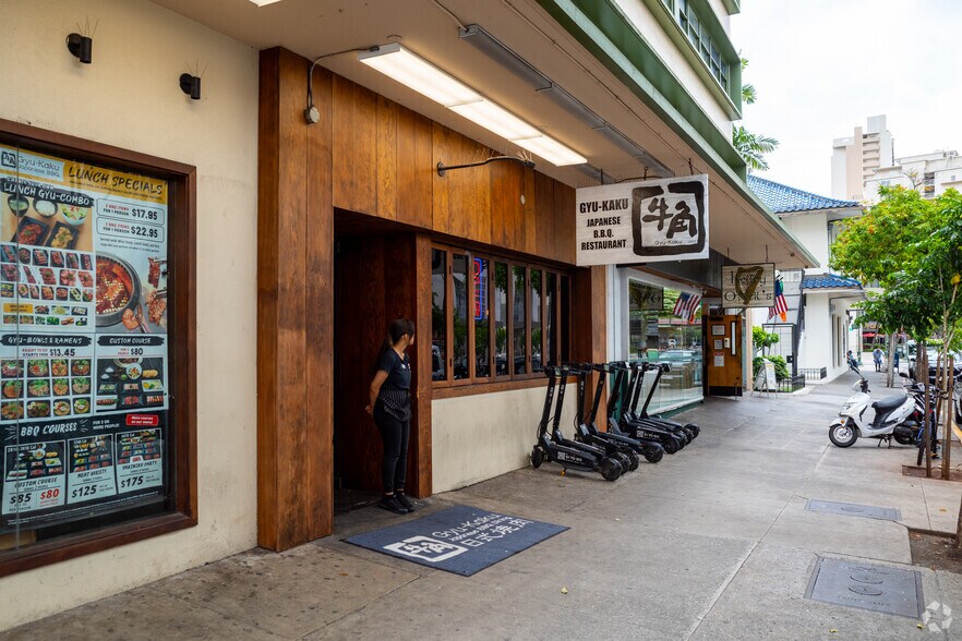 More Photos Of 307 Lewers St, Honolulu Office Residential For Lease