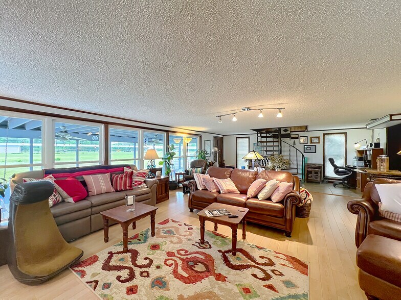 More Photos Of 7001 W Jones Ave, Mount Dora Airplane Hangar For Sale