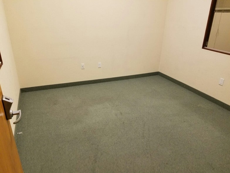 More Photos Of 5040 Edna Ave, Las Vegas Office For Lease