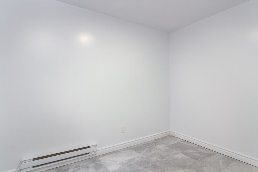 More Photos Of 3263 Lake Shore Blvd W, Toronto Dormitory For Sale