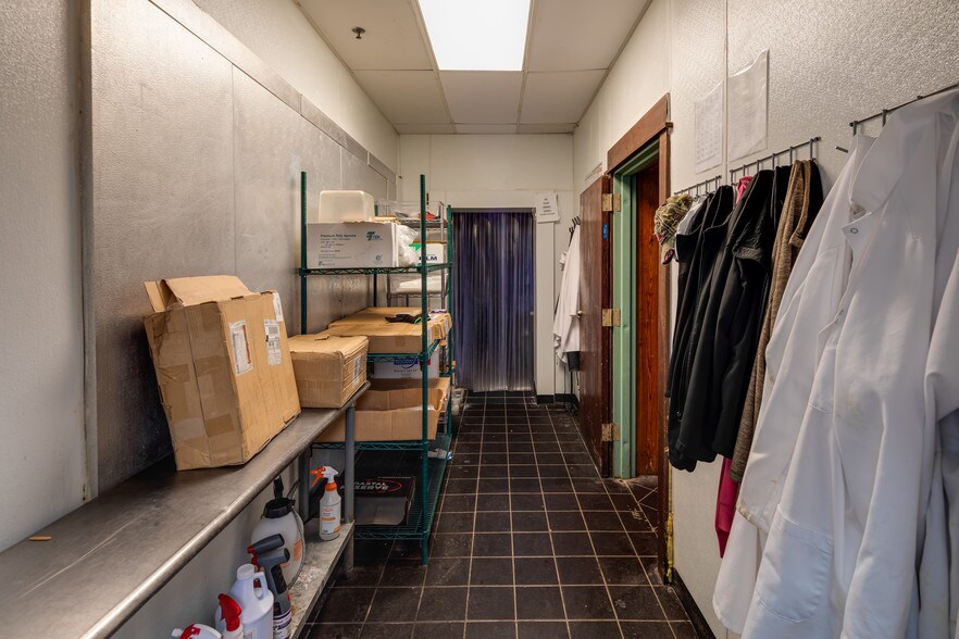 More Photos Of 702 Mall Blvd, Brunswick Supermarket For Sale