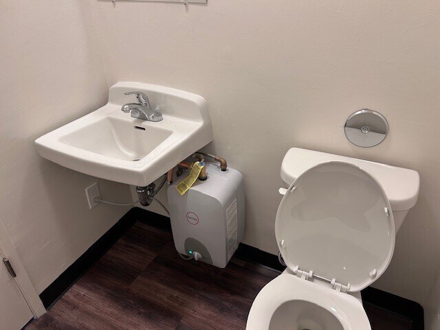 More Photos Of 8212 Sorensen Ave, Santa Fe Springs Warehouse For Lease