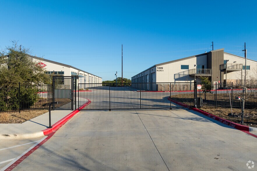 More Photos Of 1009 N Ranch 620 Rd, Lakeway Warehouse For Sale