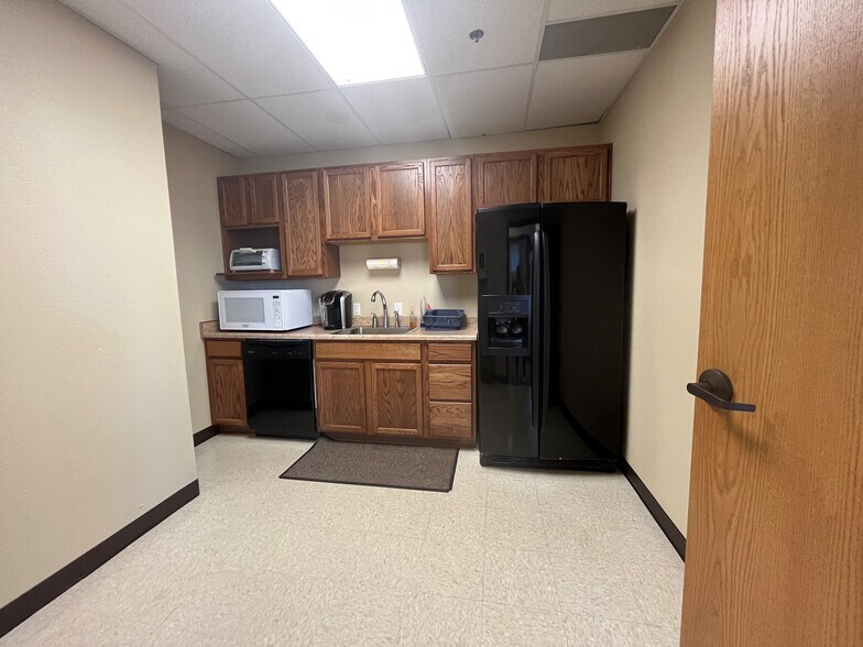 More Photos Of 910 Pinon Ranch Vw, Colorado Springs Office For Lease