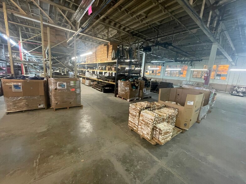 More Photos Of 109 E Hardin St, Greeneville Flex For Sale