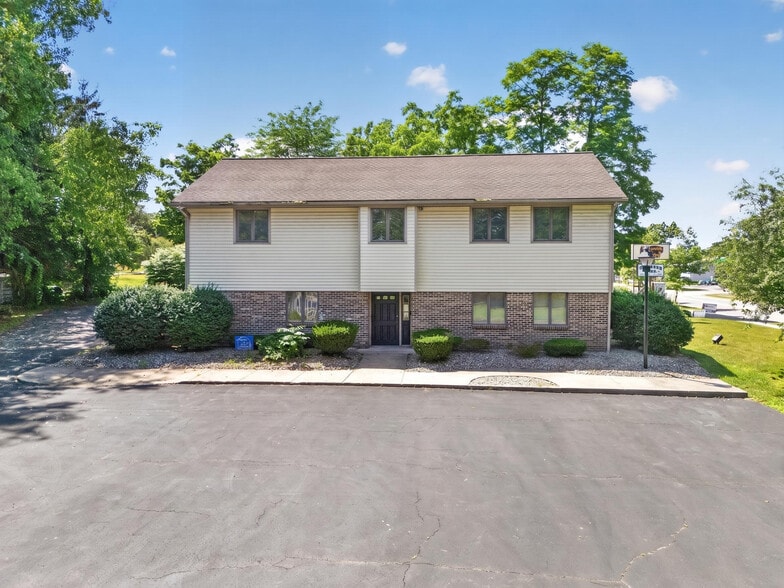 More Photos Of 644 E Main St, Palmyra Office For Sale